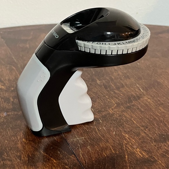 Dymo Embossed Label Maker - Picture 1 of 3